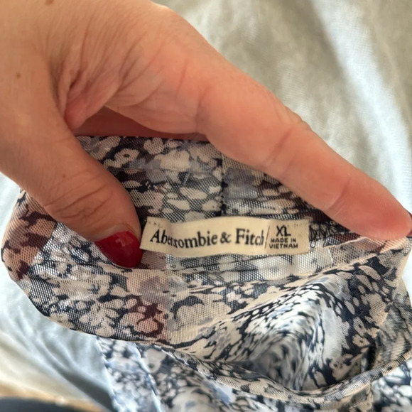 Abercrombie and Fitch sheer mesh layering top blue floral size extra large - Picture 6 of 7